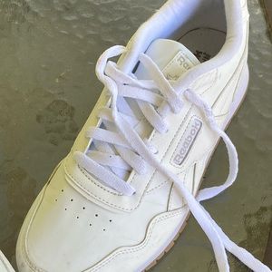 Like-new Classic Reebok sneakers. White leather